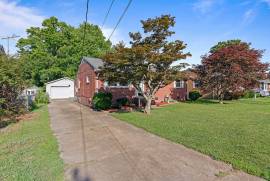 828 Redheart Drive, Hampton, Virginia