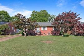 828 Redheart Drive, Hampton, Virginia