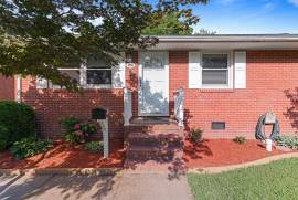 828 Redheart Drive, Hampton, Virginia